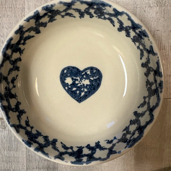 Set of Two Folk Craft Heart Bowls By Tienshan - Picture 3 of 5